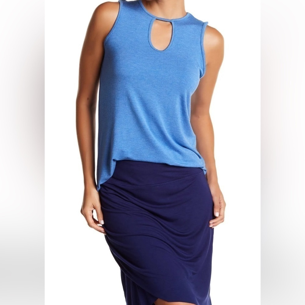 Jofit keyhole sleeveless top
